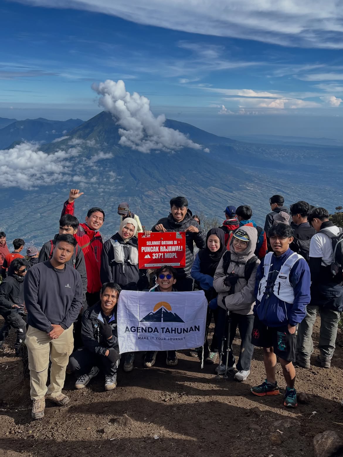Peserta Open Trip Agenda Tahunan di puncak